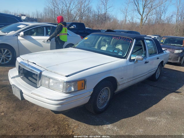Aukcja sprzedaży 1992 Lincoln Town Car Signature, vin: 1LNLM82W7NY675379, numer aukcji: 44377226