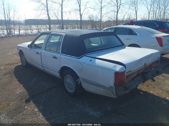Aukcja sprzedaży 1992 Lincoln Town Car Signature, vin: 1LNLM82W7NY675379, numer aukcji: 44377226