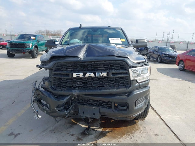 3C63R3GL1LG195893 RAM 3500 Tradesman 4x4 8&#039; Box