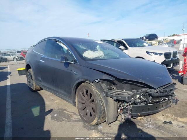 2018 TESLA MODEL X 5YJXCBE25JF121055