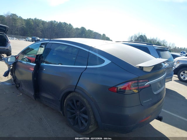 2018 TESLA MODEL X 5YJXCBE25JF121055 Photo 2
