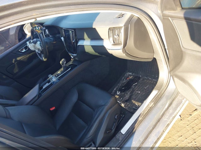 2020 VOLVO S60 7JR102FK8LG037142 Photo 4