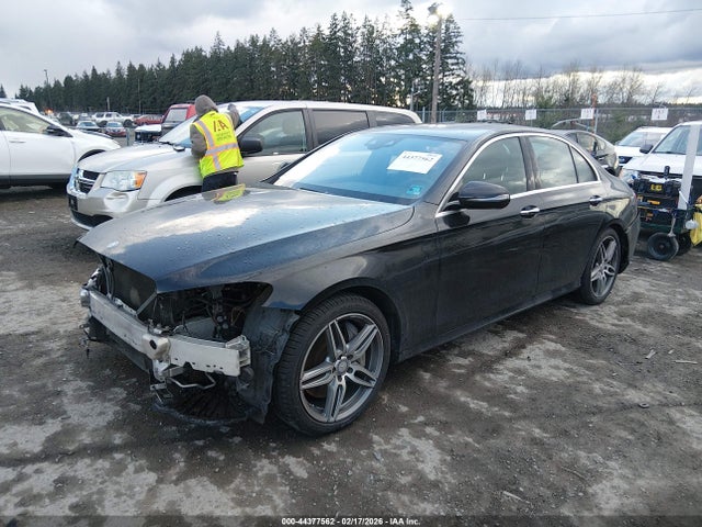 WDDZF4KB6HA136169 Mercedes-Benz E 300 4matic