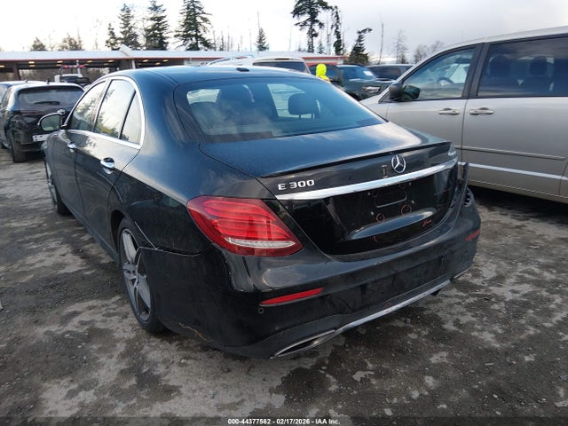 WDDZF4KB6HA136169 Mercedes-Benz E 300 4matic