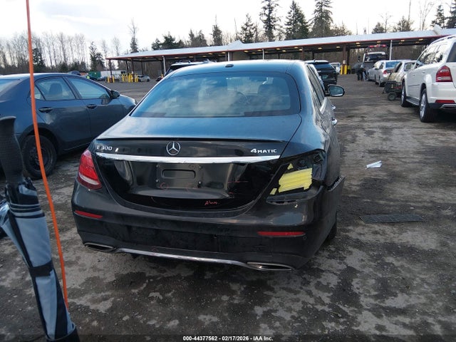 WDDZF4KB6HA136169 Mercedes-Benz E 300 4matic