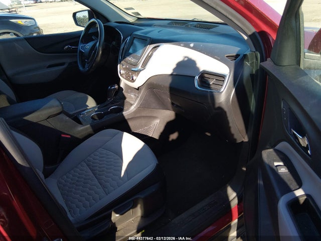 3GNAXJEV5JL389689 Chevrolet EQUINOX LT