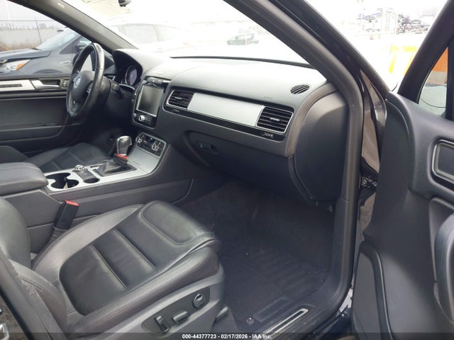 2014 VOLKSWAGEN TOUAREG WVGDF9BP2ED002584 Photo 4