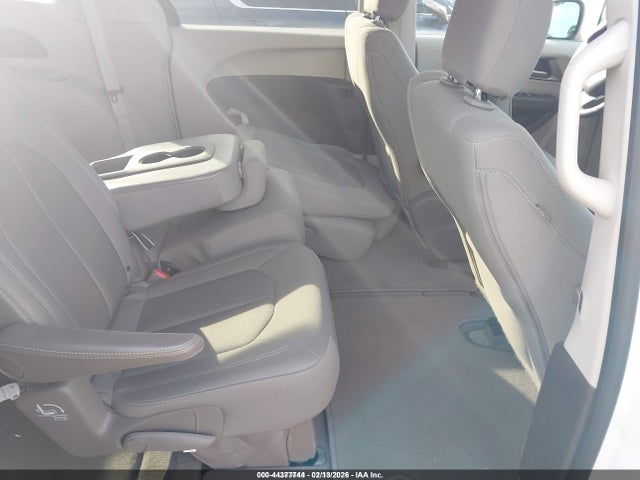 44377744 :رقم المزاد ، 2C4RC1DG8HR676712 vin ، 2017 Chrysler Pacifica Touring مزاد بيع