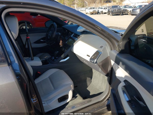 2019 JAGUAR E-PACE SADFJ2FX2K1Z39000 Photo 4