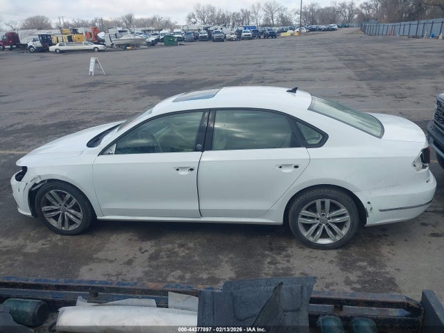1VWLA7A33KC005980 Volkswagen Passat 2.0t Wolfsburg Edition