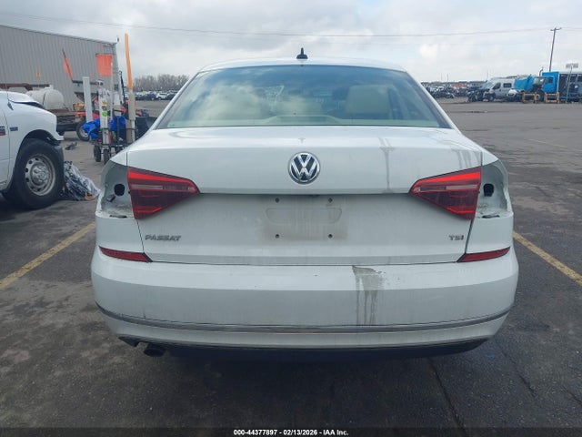 1VWLA7A33KC005980 Volkswagen Passat 2.0t Wolfsburg Edition
