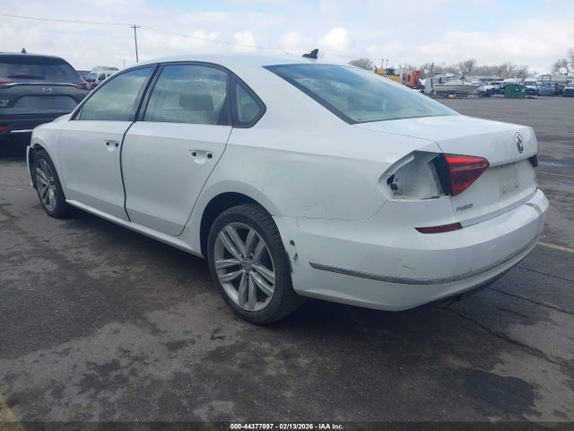1VWLA7A33KC005980 Volkswagen Passat 2.0t Wolfsburg Edition