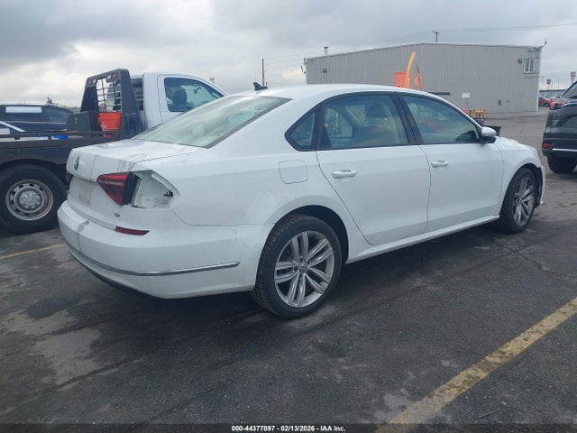 1VWLA7A33KC005980 Volkswagen Passat 2.0t Wolfsburg Edition