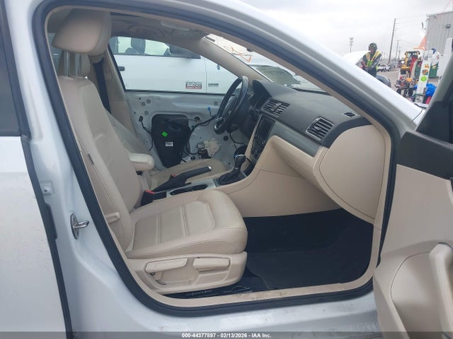 1VWLA7A33KC005980 Volkswagen Passat 2.0t Wolfsburg Edition