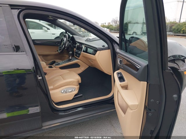 2019 PORSCHE MACAN WP1AA2A55KLB05821 Photo 4