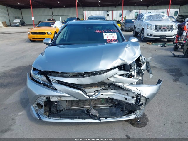 44377930 :رقم المزاد ، 4T1C11AKXLU894730 vin ، 2020 Toyota Camry Le مزاد بيع