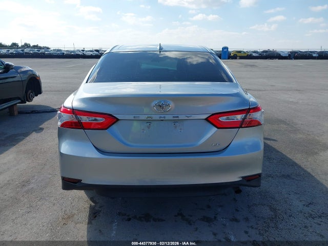 44377930 :رقم المزاد ، 4T1C11AKXLU894730 vin ، 2020 Toyota Camry Le مزاد بيع