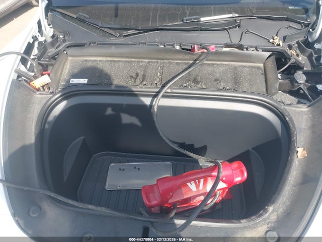 2024 Tesla Model Y Long Range Dual Motor All-wheel Drive მანქანა იყიდება აუქციონზე, vin: 7SAYGDEE4RA269787, აუქციონის ნომერი: 44378004