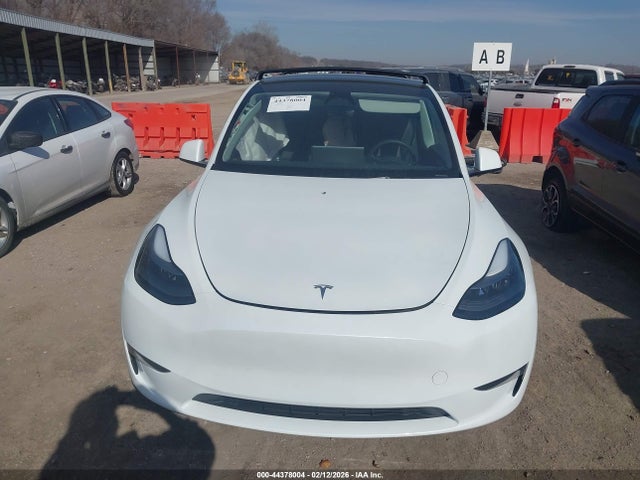 2024 Tesla Model Y Long Range Dual Motor All-wheel Drive მანქანა იყიდება აუქციონზე, vin: 7SAYGDEE4RA269787, აუქციონის ნომერი: 44378004