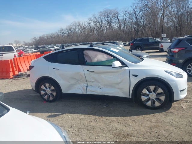 2024 Tesla Model Y Long Range Dual Motor All-wheel Drive მანქანა იყიდება აუქციონზე, vin: 7SAYGDEE4RA269787, აუქციონის ნომერი: 44378004