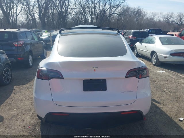 2024 Tesla Model Y Long Range Dual Motor All-wheel Drive მანქანა იყიდება აუქციონზე, vin: 7SAYGDEE4RA269787, აუქციონის ნომერი: 44378004