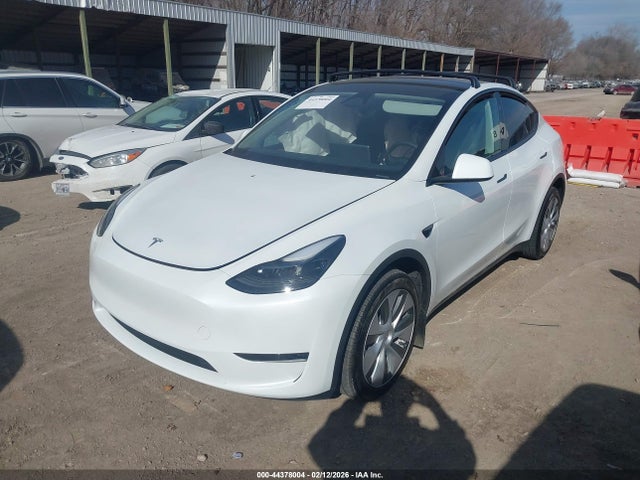 2024 Tesla Model Y Long Range Dual Motor All-wheel Drive მანქანა იყიდება აუქციონზე, vin: 7SAYGDEE4RA269787, აუქციონის ნომერი: 44378004
