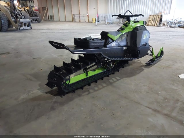 Продажа на аукционе авто 2025 Arctic Cat M8, vin: 4UF1S2JH9ST102504, номер лота: 44378114