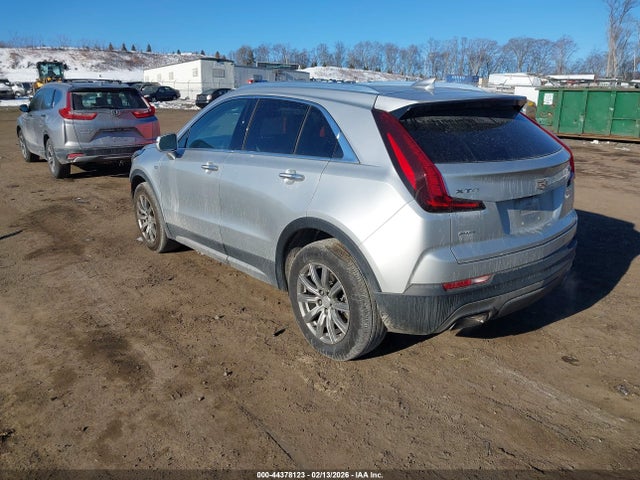 2019 CADILLAC XT4 1GYFZDR48KF216444 Photo 2