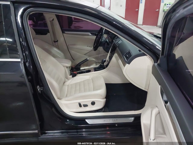 Продаж на аукціоні авто 2017 Volkswagen Passat 1.8t Sel Premium, vin: 1VWCT7A37HC067756, номер лоту: 44378134