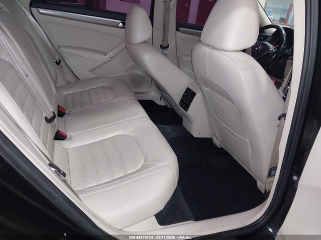 Продаж на аукціоні авто 2017 Volkswagen Passat 1.8t Sel Premium, vin: 1VWCT7A37HC067756, номер лоту: 44378134