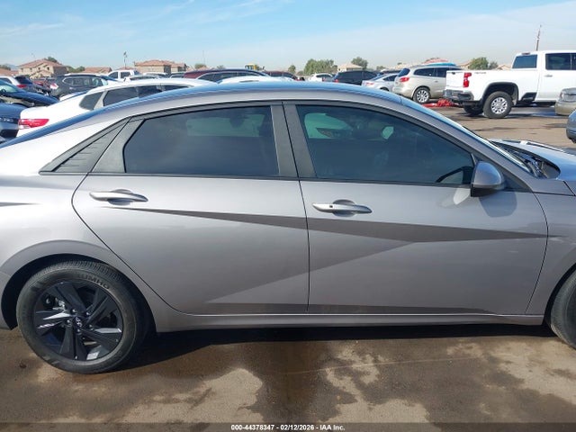 KMHLM4AJ8MU008602 Hyundai Elantra Hybrid Blue