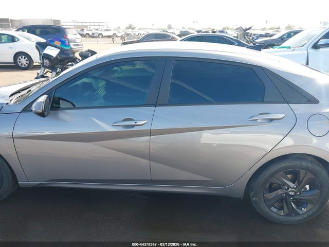 KMHLM4AJ8MU008602 Hyundai Elantra Hybrid Blue