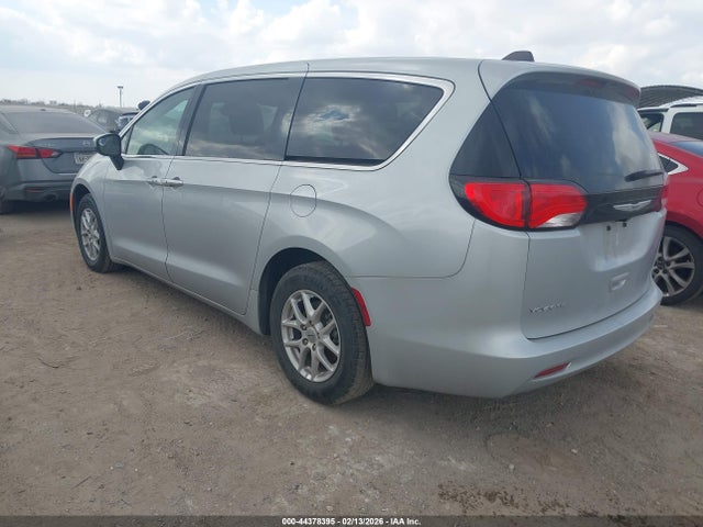 2023 CHRYSLER VOYAGER 2C4RC1CG4PR525642 Photo 2
