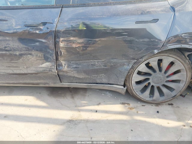 44378409 :رقم المزاد ، 7SAYGDEF0NF337184 vin ، 2022 Tesla Model Y Performance Dual Motor All-wheel Drive مزاد بيع
