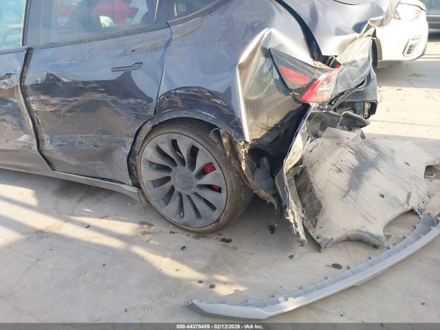 44378409 :رقم المزاد ، 7SAYGDEF0NF337184 vin ، 2022 Tesla Model Y Performance Dual Motor All-wheel Drive مزاد بيع