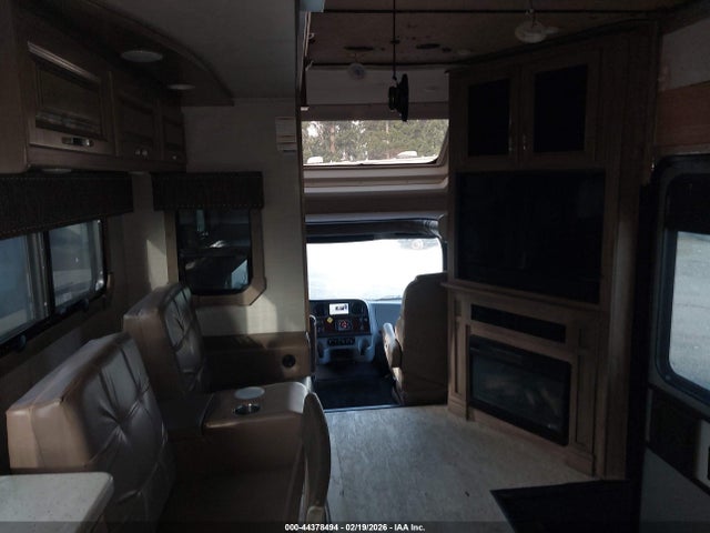 4UZADVFCXLCMC9132 Freightliner Chassis S-2