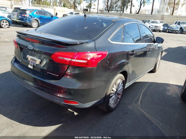 Ford Focus Titanium 2016 1FADP3J20GL362231 Image 4
