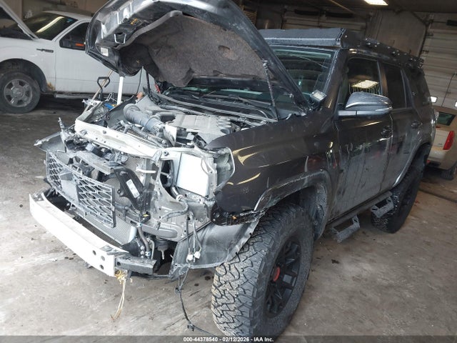 2022 TOYOTA 4RUNNER JTERU5JR9N6047131 Photo 1