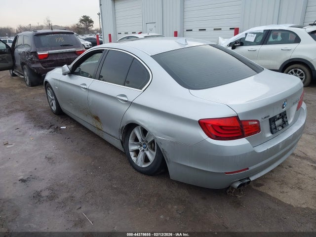 2013 BMW 528I WBAXH5C56DD114561 Photo 2
