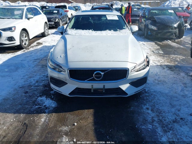 7JRA22TK6KG012155 Volvo S60 T6 Momentum