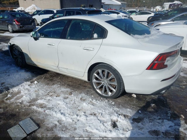 2019 VOLVO S60 7JRA22TK6KG012155 Photo 2