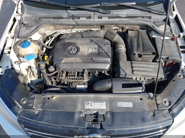 3VWL07AJ2EM389027 Volkswagen Jetta 1.8t Sel