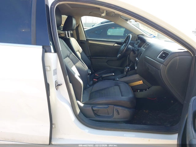 3VWL07AJ2EM389027 Volkswagen Jetta 1.8t Sel