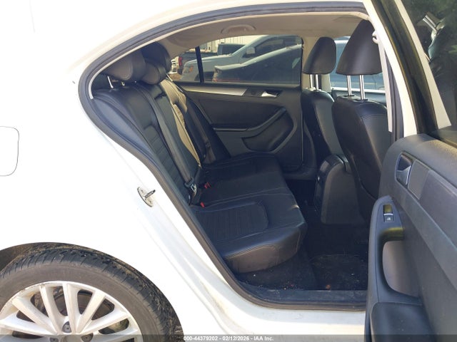 3VWL07AJ2EM389027 Volkswagen Jetta 1.8t Sel