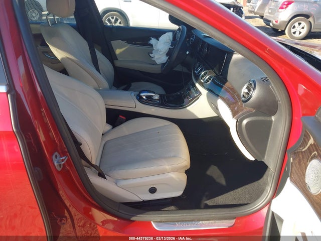 2019 MERCEDES-BENZ E 300 WDDZF4KB8KA489455 Photo 4