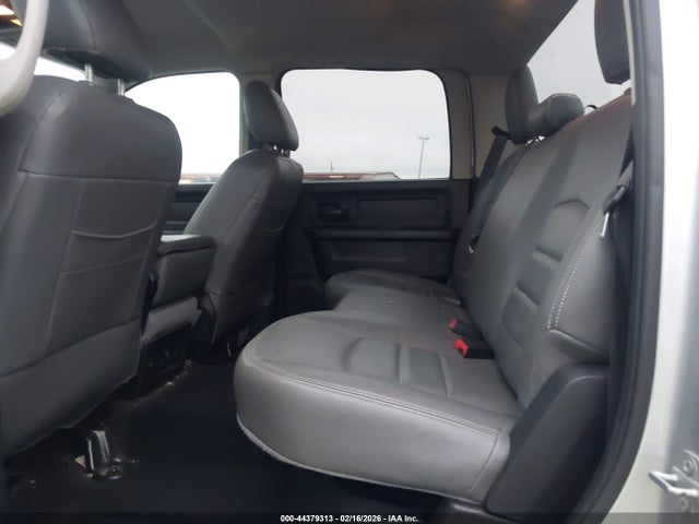 44379313 :رقم المزاد ، 3C6UR5CJ2FG502061 vin ، 2015 Ram 2500 مزاد بيع