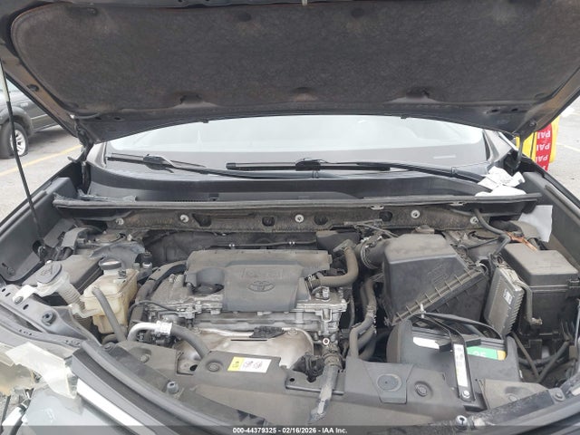 JTMWFREV3JJ155364 Toyota Rav4 Xle
