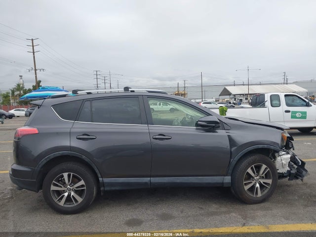 JTMWFREV3JJ155364 Toyota Rav4 Xle
