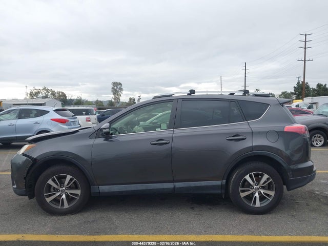 JTMWFREV3JJ155364 Toyota Rav4 Xle