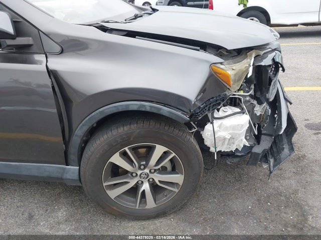 JTMWFREV3JJ155364 Toyota Rav4 Xle